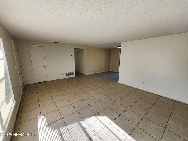 Photo - 7127 Prellie St