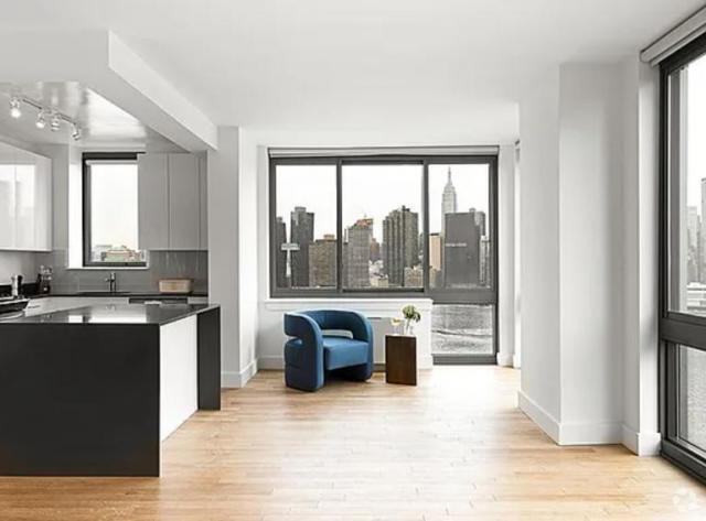 Building Photo - 1 bedroom in LONG ISLAND CITY NY 11109 Unit 3506 Rental