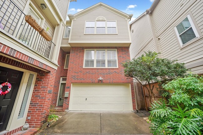 Building Photo - 1014 Rochow St