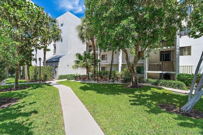 1605 S US Hwy 1 Unit B205