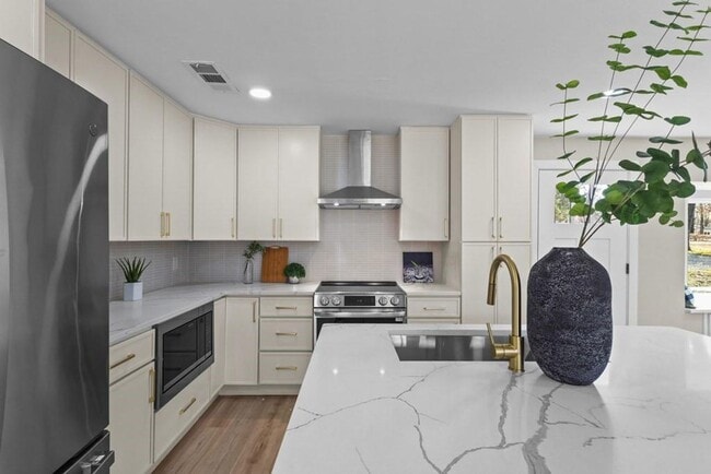 Photo - 2155 Hickory Trce