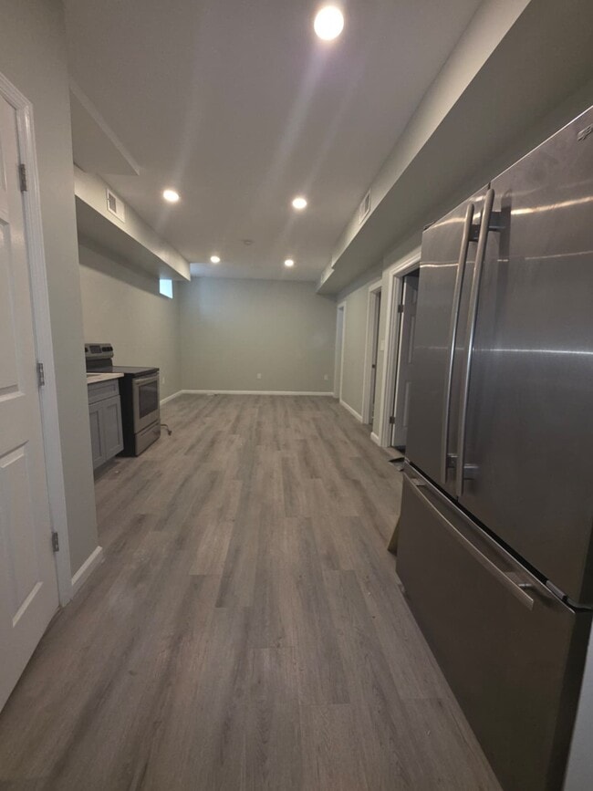 Building Photo - 61 N Grove St Unit 1L