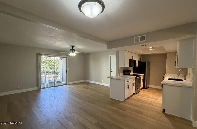 Photo - 740 W Elm St