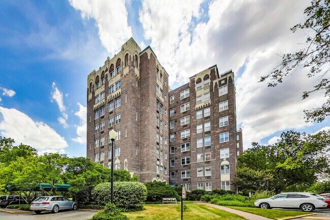 Photo - Elegant 2 Bedroom/ 2 Bath Unit in Westchester Cooperative!