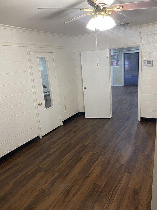 Photo - 310 S Sooner Rd