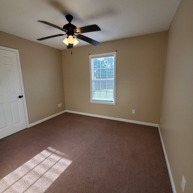 48 Moody Dr