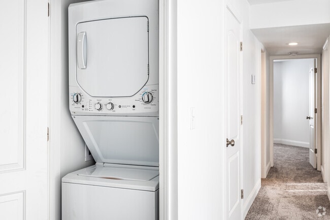 2BR, 2BA - 1050 SF - Westgate Village Apartments