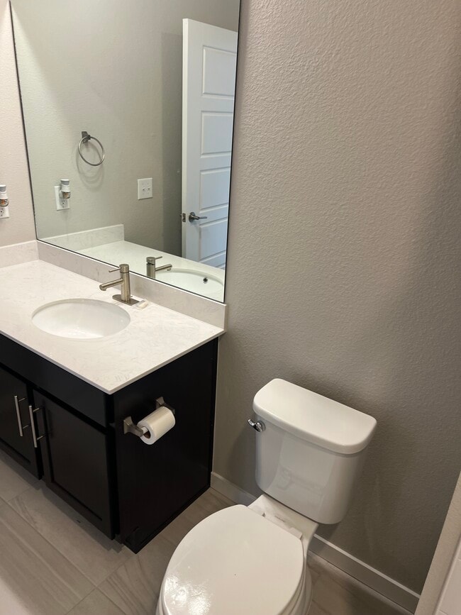 Bath sink - 420 E Fremont Pl Unit 404