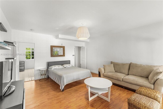 Building Photo - 1241 14th St Unit 9