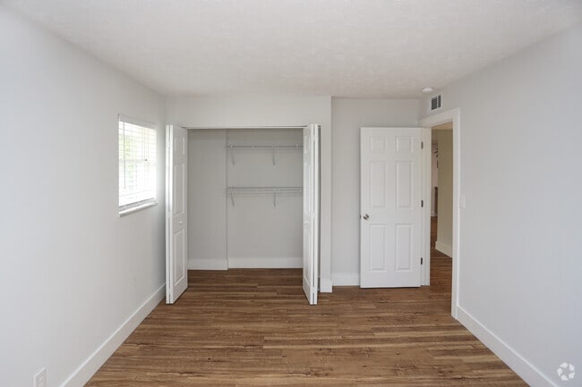 2BR, 1BA - 889 SF - Heritage Apartments