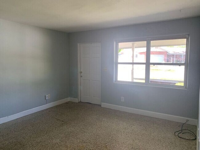 Photo - TWO BEDROOM IN TRIPLEX AVAILABLE NOW! PET ... House
