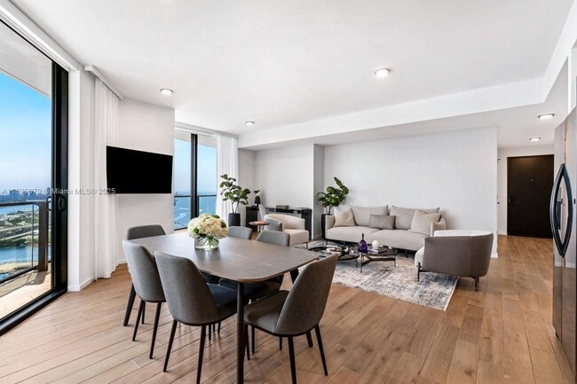 Photo - 398 NE 5th St Unidad 4409