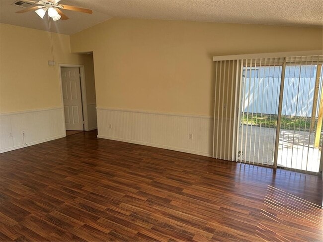 Photo - 5 Spring Loop Cir