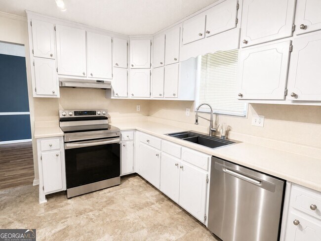 Photo - 157 Davidson Dr
