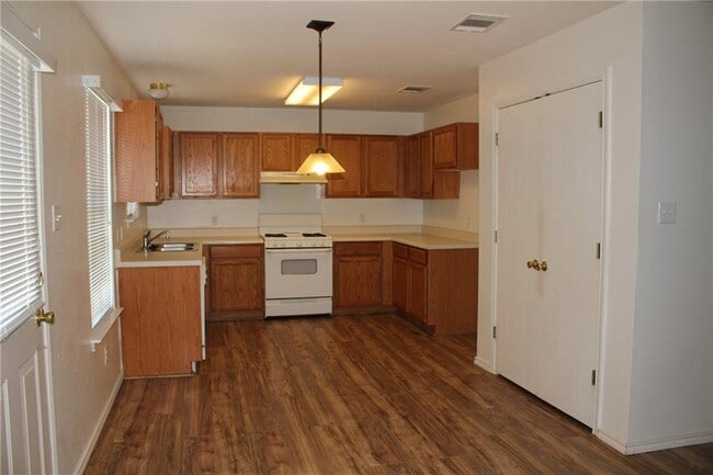 Photo - 107 Outfitter Dr