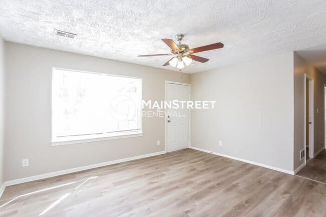 4 Bedroom Pet-Friendly Home in INDEPENDENCE, MO with Main Street Renewal