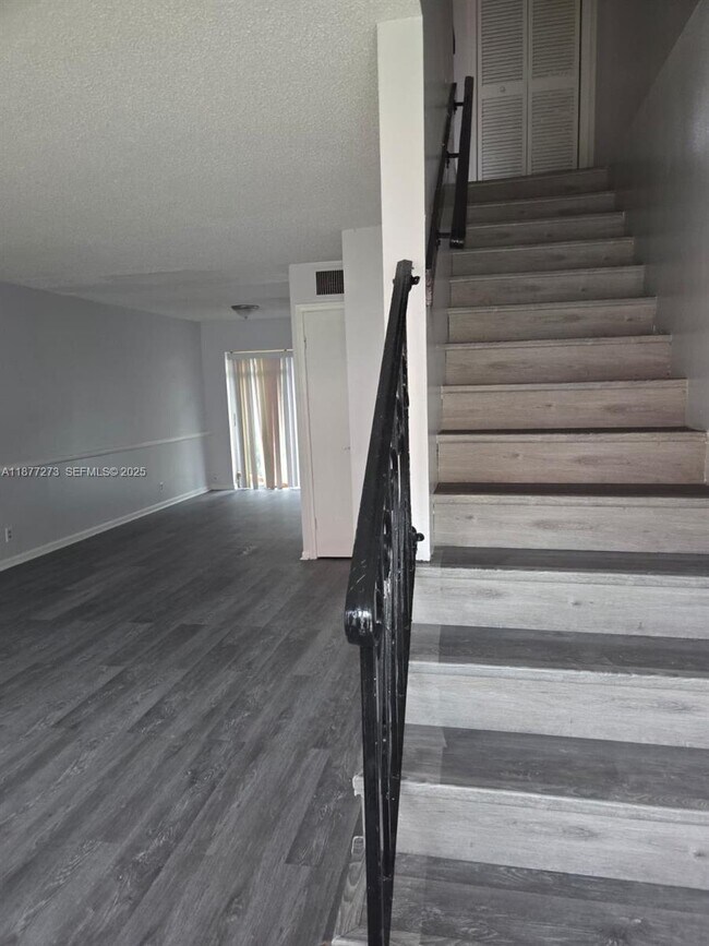 Photo - 5221 NW 27th St