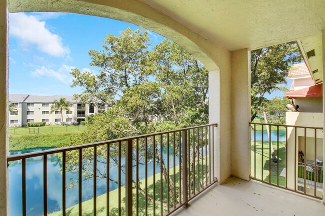 Building Photo - 4151 San Marino Blvd Unit 304 Rental