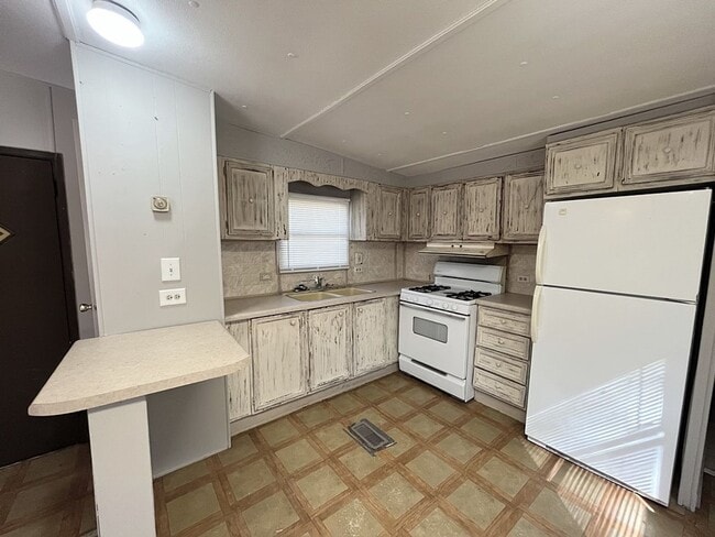 Photo - 1360 E Commercial St Unit 1360 E Commercial Trailer A