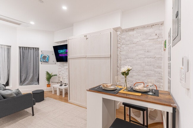 Building Photo - 631 Wilson Ave Unit SI ID1515246P