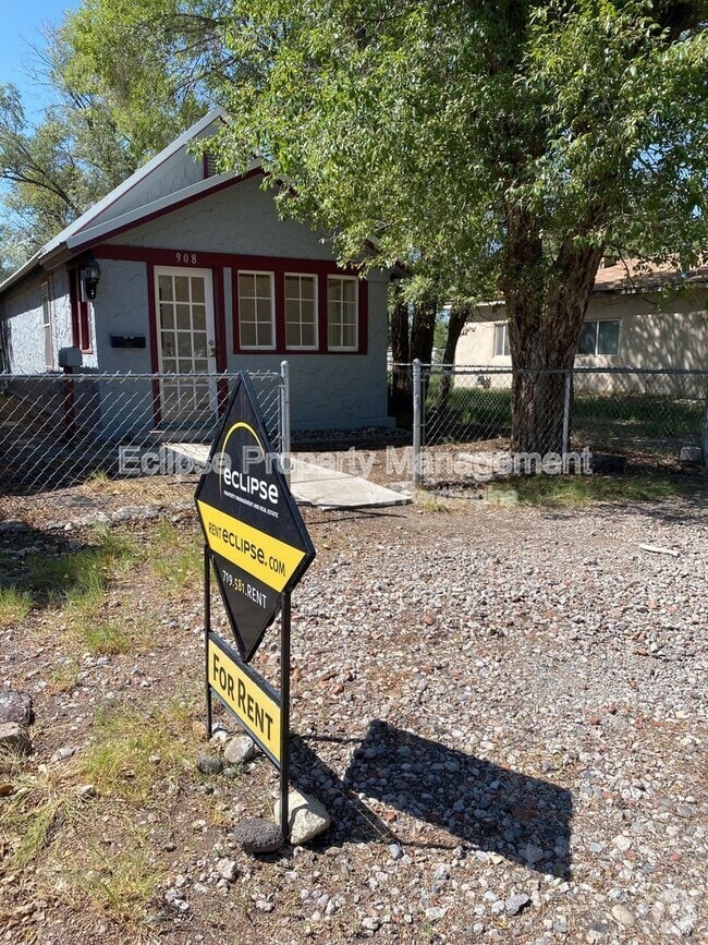 Building Photo - 908 9th St Rental