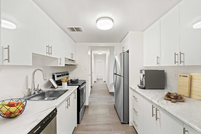 Building Photo - 1275 Elgin St