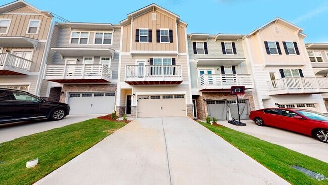 Building Photo - Townhome| Open Floor Plan |Bedroom with fu...