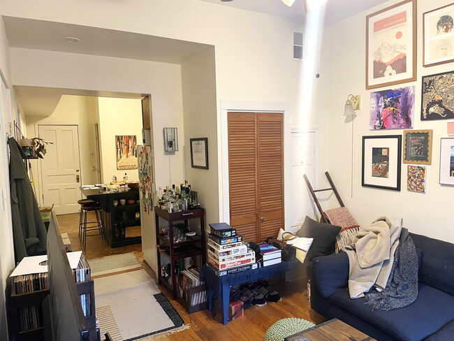 Photo - 1627 N Winchester Ave Unit 2F