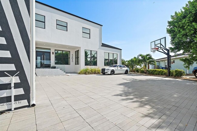 Photo - 585 Dolphin Ave SE