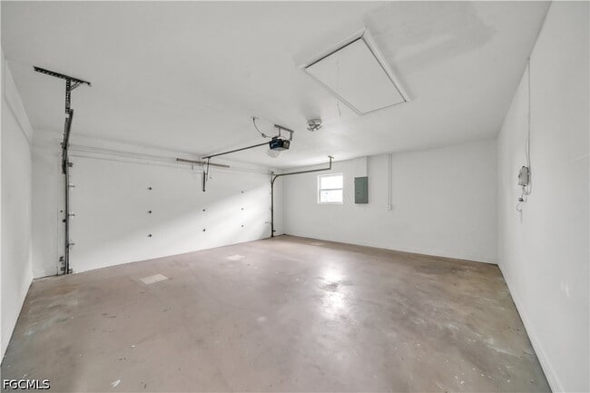 Building Photo - 299 Rotonda Cir