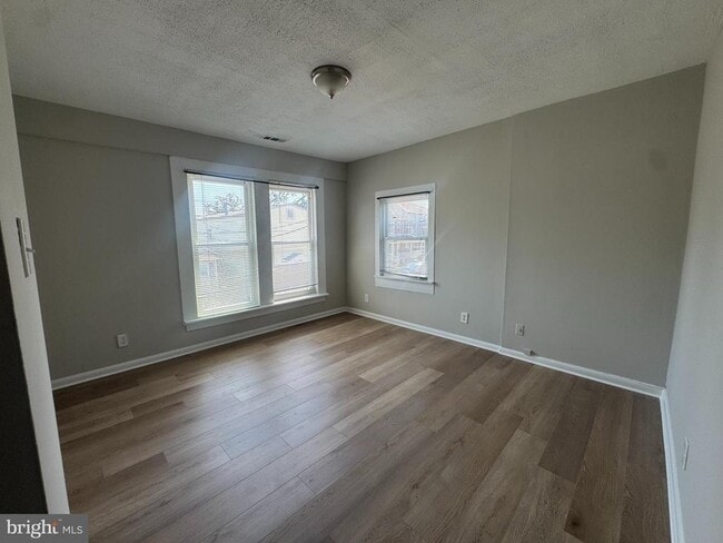 Building Photo - 281 4th Ave Unit 201