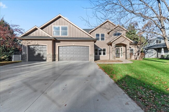 Photo - Quiet, Convenient, and Spacious 5bd 4ba Home