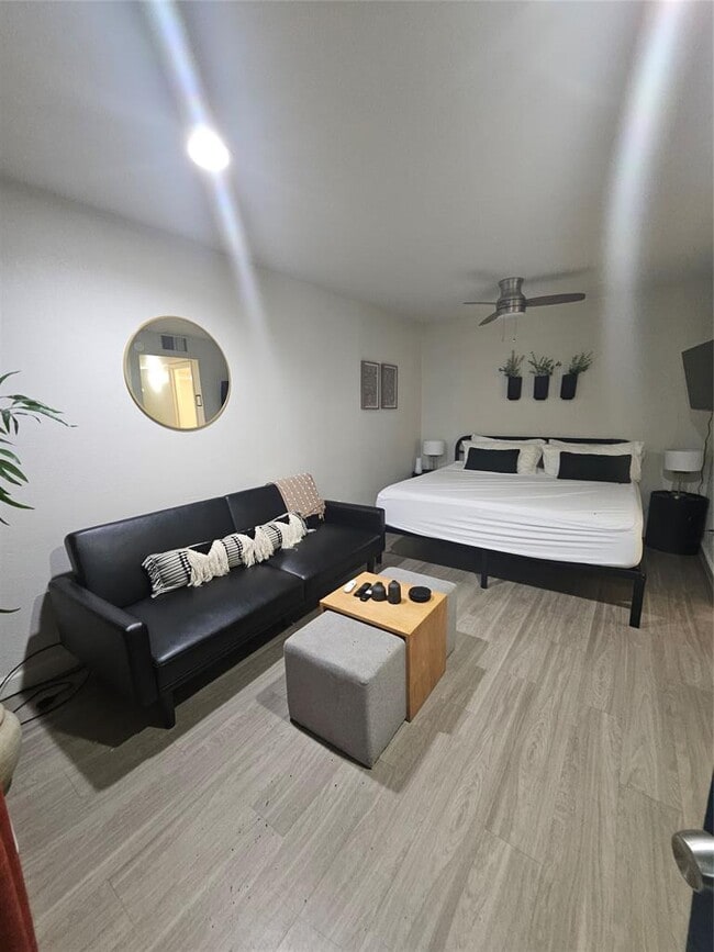 Photo - 4501 Speedway