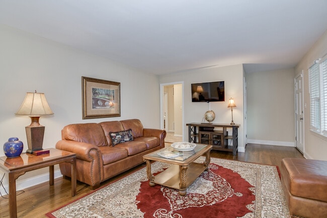 Photo - 2415 Apricot Ln