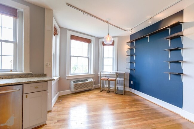 1125 Maryland Ave NE