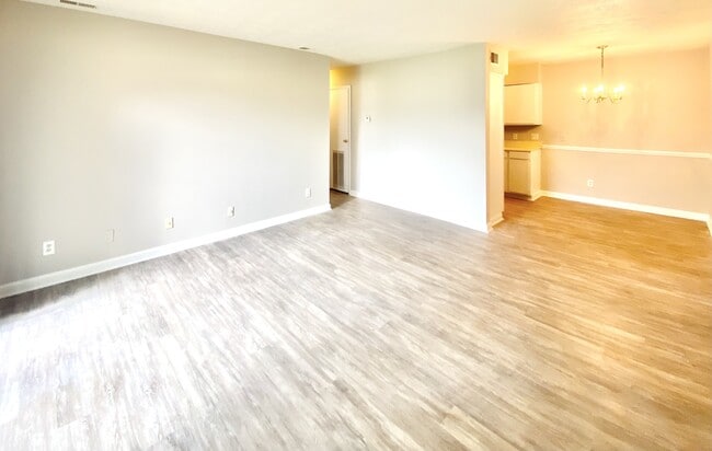 Photo - 112 Menlo Dr