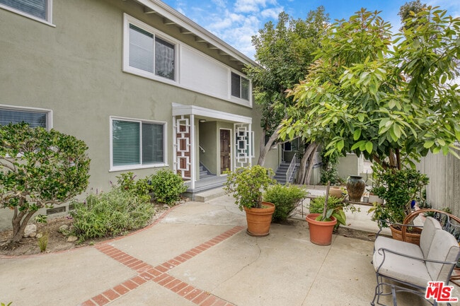 16144 Sunset Blvd Unit 2