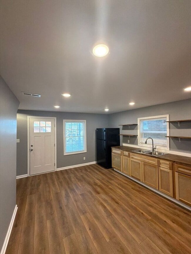 Photo - 1702 Bicknell Ave