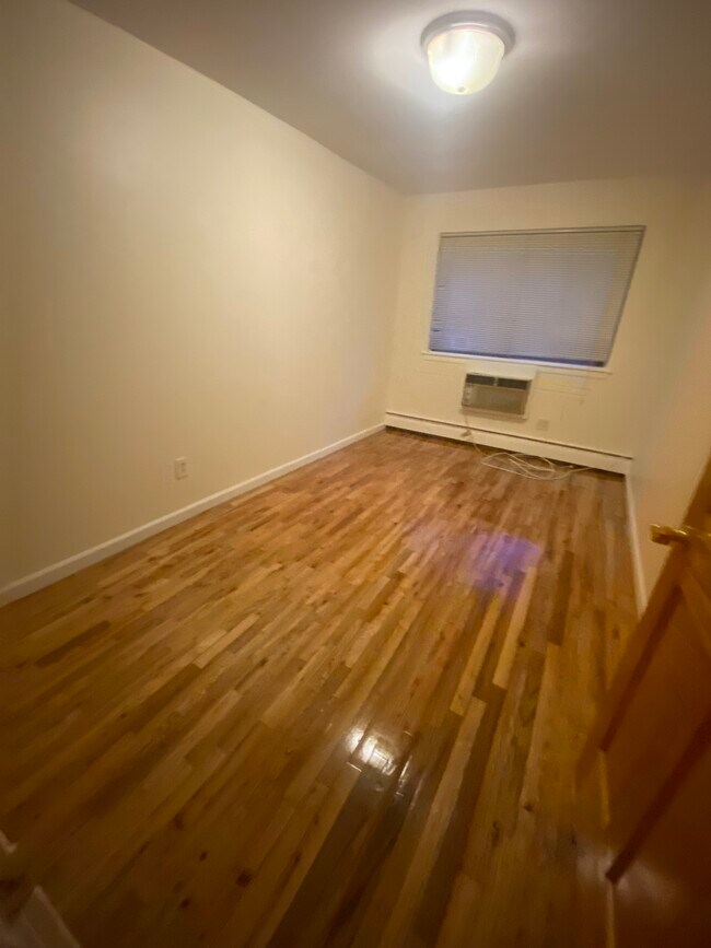 Photo - 8340 Talbot St