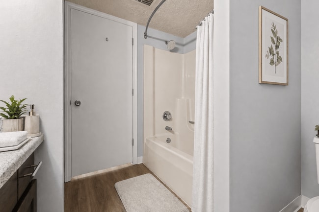 Fairfax Apartments - Lansing, MI