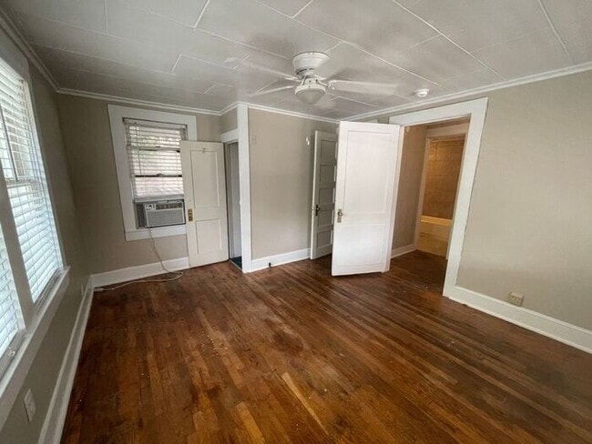 Building Photo - Simply the BEST! Adorable 1 Bedroom/1 Bath... Rental