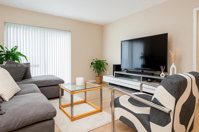 Building Photo - 400 Kings Point Dr Unit 408