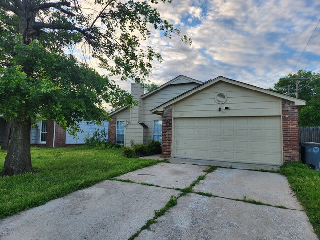 Photo - 1111 E 63rd St House