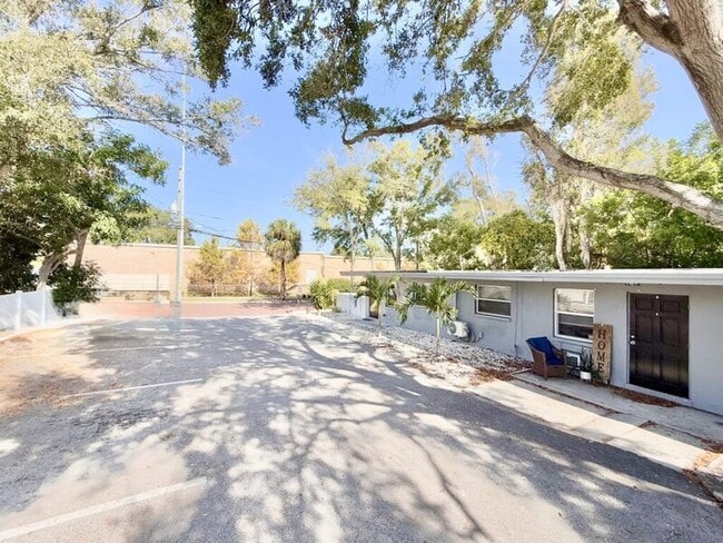 Photo - 115 Cleveland Ave SW