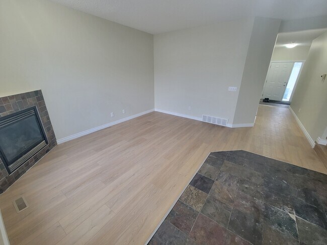 Photo - 171 Brintnell Blvd NW