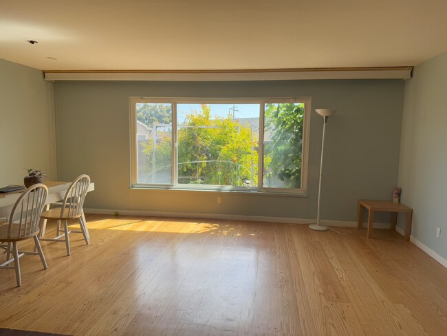 Building Photo - 945 Evergreen Ave Rental