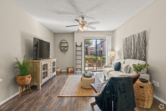 1BR, 1BA - 678SF - Living Room - Walnut Creek Apartments