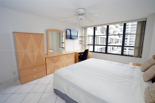 Photo - 600 Three Islands Boulevard Unidad 1416