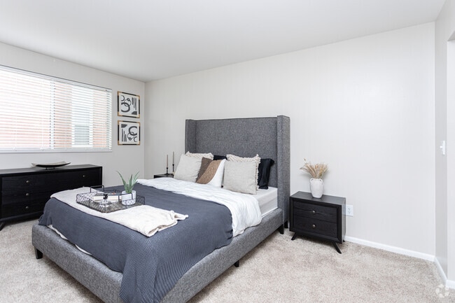 2BR, 2BA - 980SF - Primary Bedroom - 47Seventy Settlers Point