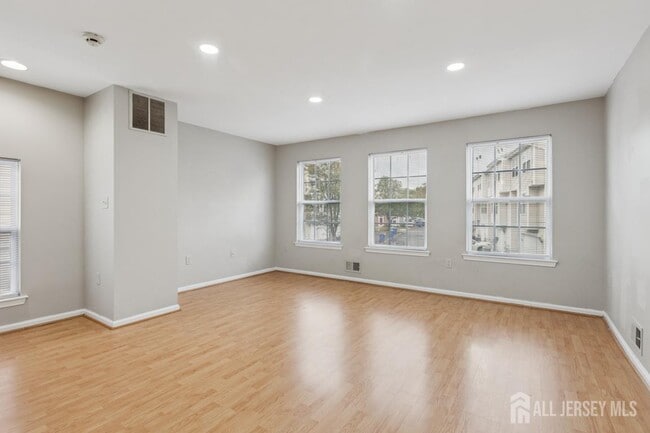 Photo - 121 Giera Ct